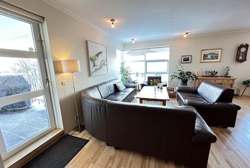 Spacious And Family Friendly Apartment In 雷克雅維克 外观 照片